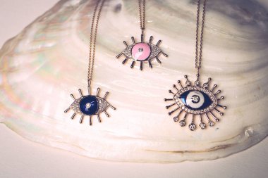 Elmas Mücevherler ve Moda Mücevherleri