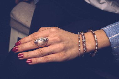 Elmas Mücevherler ve Moda Mücevherleri