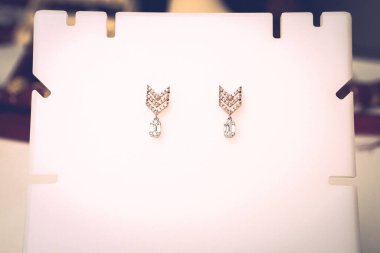 Elmas Mücevherler ve Moda Mücevherleri