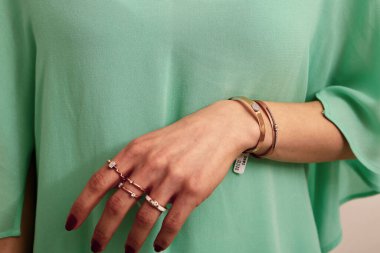 Elmas Mücevherler ve Moda Mücevherleri