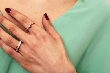 Elmas Mücevherler ve Moda Mücevherleri