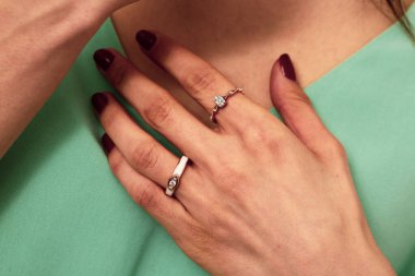 Elmas Mücevherler ve Moda Mücevherleri