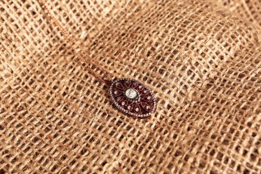 Elmas Mücevherler ve Moda Mücevherleri