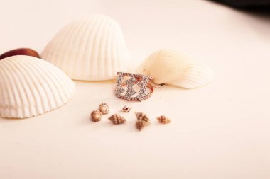 Elmas Mücevherler ve Moda Mücevherleri