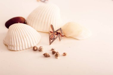 Elmas Mücevherler ve Moda Mücevherleri