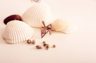 Elmas Mücevherler ve Moda Mücevherleri