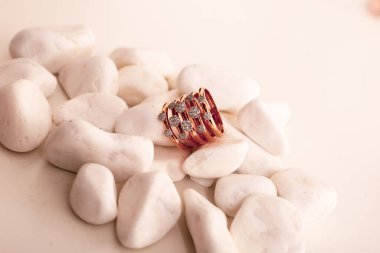 Elmas Mücevherler ve Moda Mücevherleri