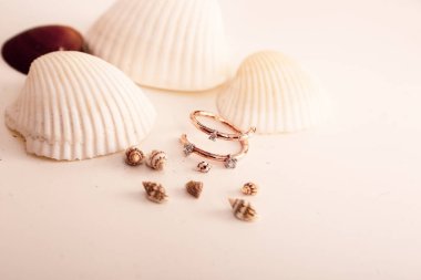 Elmas Mücevherler ve Moda Mücevherleri