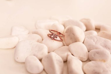 Elmas Mücevherler ve Moda Mücevherleri