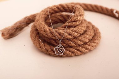 Elmas Mücevherler ve Moda Mücevherleri