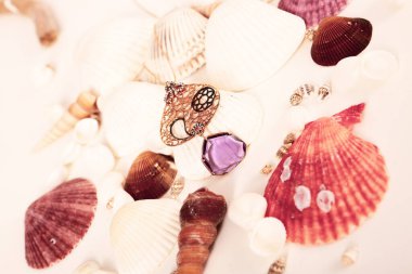 Elmas Mücevherler ve Moda Mücevherleri