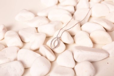 Elmas Mücevherler ve Moda Mücevherleri