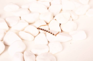 Elmas Mücevherler ve Moda Mücevherleri