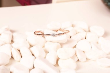 Elmas Mücevherler ve Moda Mücevherleri