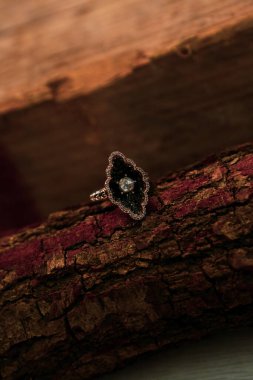 Elmas Mücevherler ve Moda Mücevherleri