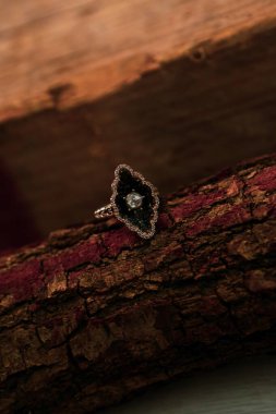 Elmas Mücevherler ve Moda Mücevherleri