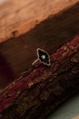 Elmas Mücevherler ve Moda Mücevherleri