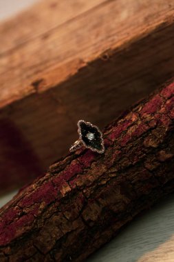 Elmas Mücevherler ve Moda Mücevherleri