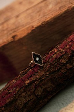 Elmas Mücevherler ve Moda Mücevherleri