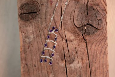 Elmas Mücevherler ve Moda Mücevherleri