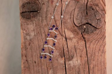 Elmas Mücevherler ve Moda Mücevherleri