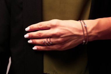 Elmas Mücevherler ve Moda Mücevherleri