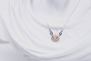 Elmas Mücevherler ve Moda Mücevherleri