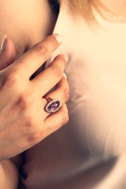 Elmas Mücevherler ve Moda Mücevherleri