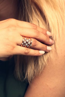 Elmas Mücevherler ve Moda Mücevherleri