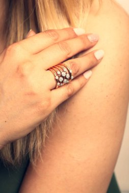 Elmas Mücevherler ve Moda Mücevherleri