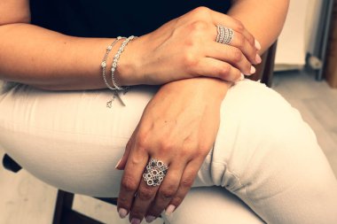 Elmas Mücevherler ve Moda Mücevherleri