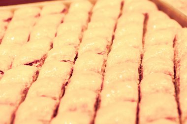 Geleneksel hindistancevizli tatlı baklavası. Ev yapımı fındıklı ve ballı baklava..