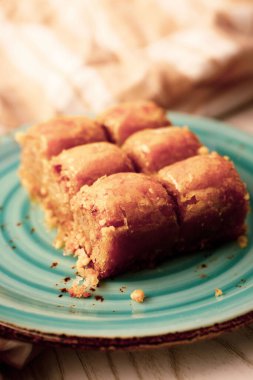 Geleneksel hindistancevizli tatlı baklavası. Ev yapımı fındıklı ve ballı baklava..