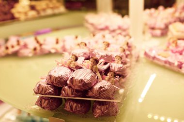 bir sürü değişik çikolatalı pralin