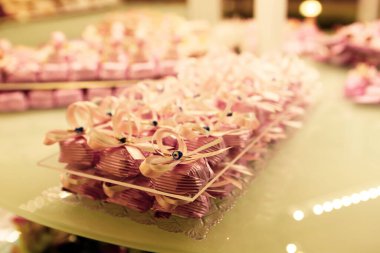 bir sürü değişik çikolatalı pralin