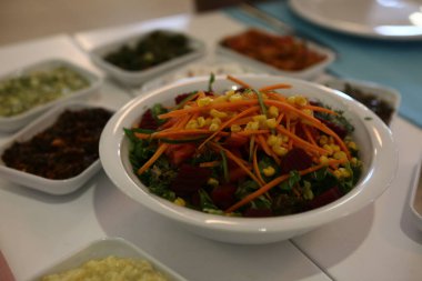 Geleneksel Türk ve Yunan yemek meze masası