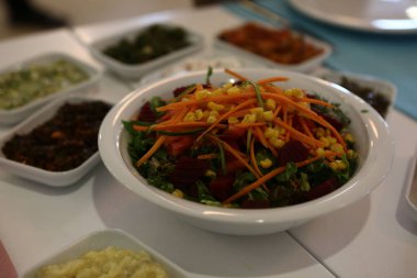 Geleneksel Türk ve Yunan yemek meze masası