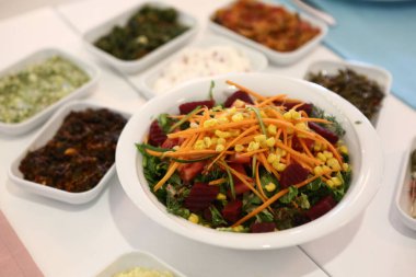 Geleneksel Türk ve Yunan yemek meze masası