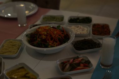 Geleneksel Türk ve Yunan yemek meze masası