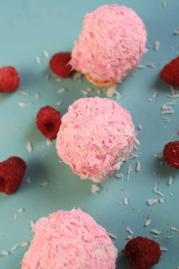 Koyu çikolata parçaları ile tanımlama