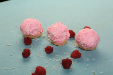 Koyu çikolata parçaları ile tanımlama