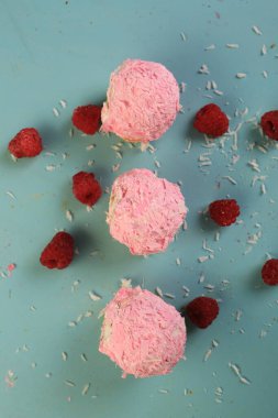 Koyu çikolata parçaları ile tanımlama