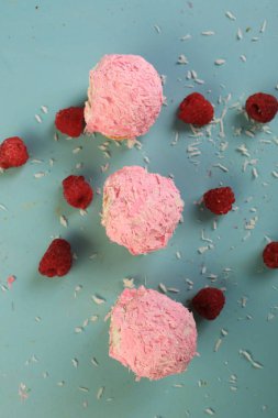 Koyu çikolata parçaları ile tanımlama