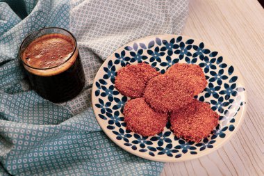 Koyu çikolata parçaları ile tanımlama