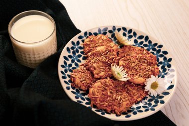 Koyu çikolata parçaları ile tanımlama