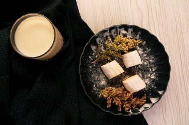 Koyu çikolata parçaları ile tanımlama