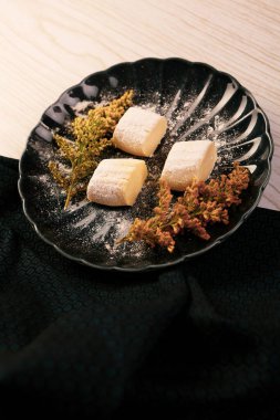 Koyu çikolata parçaları ile tanımlama