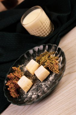 Koyu çikolata parçaları ile tanımlama