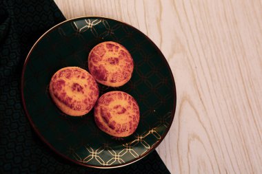 Koyu çikolata parçaları ile tanımlama