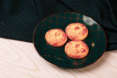 Koyu çikolata parçaları ile tanımlama